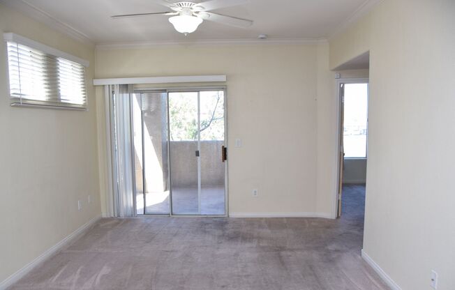 1 bed, 1 bath, 717 sqft, $1,150, Unit 4400 S. JONES BLVD.