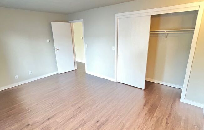 1 bed, 1 bath, 737 sqft, $1,750, Unit B11