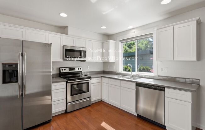 2 beds, 1.5 baths, $1,949, Unit 7706 SE Washington Street