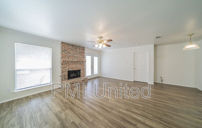 2758 RED OAK DR