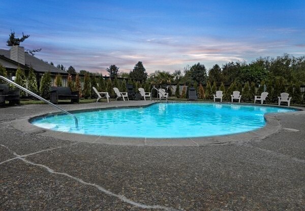 2 beds, 1 bath, 807 sqft, $1,695, Unit E6