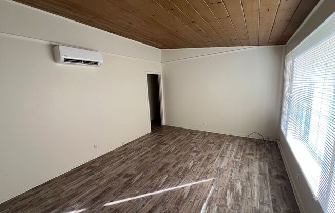 4268-3t - 465/467 NE Baker