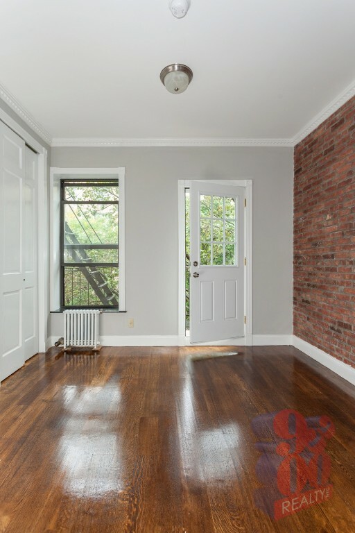 309 E 8 ST