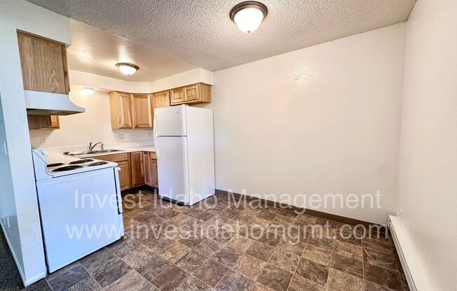 2 beds, 1 bath, 800 sqft, $1,195, Unit C