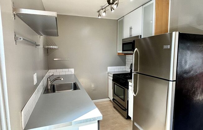 2 beds, 1 bath, $2,595, Unit Unit 5