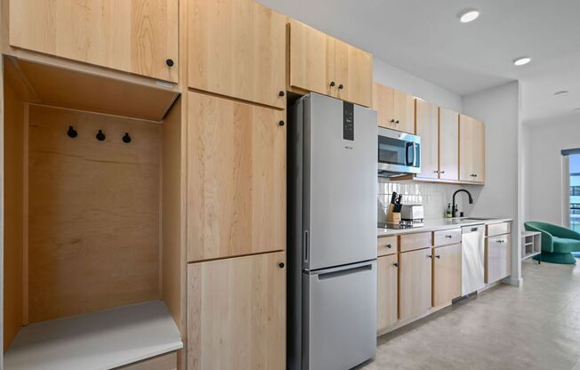 Studio, 1 bath, 380 sqft, $1,295, Unit 214