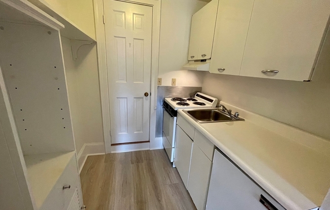 Studio, 1 bath, 375 sqft, $2,200, Unit 8