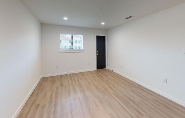 1 bed, 1 bath, 698 sqft, $1,323, Unit 1203