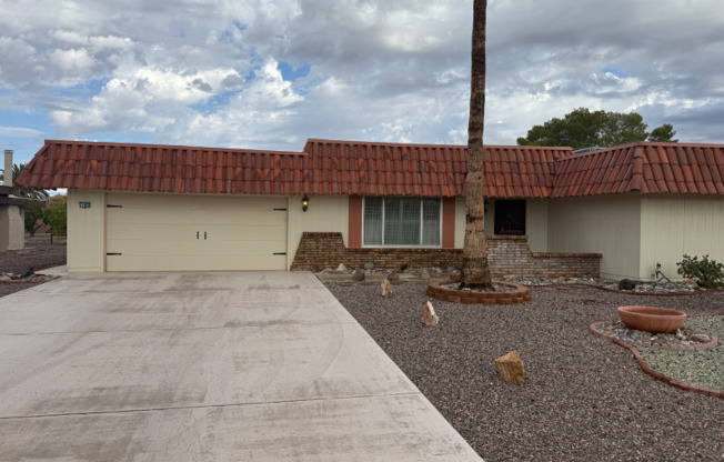 11022 W BOSWELL BLVD