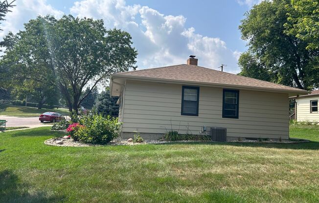 Remodeled 3 Bed 2 Bath Home Off Cliff and 26th