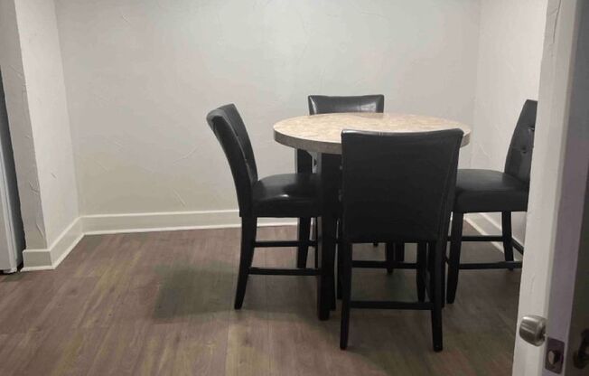 1 bed, 1 bath, 680 sqft, $1,200, Unit 3