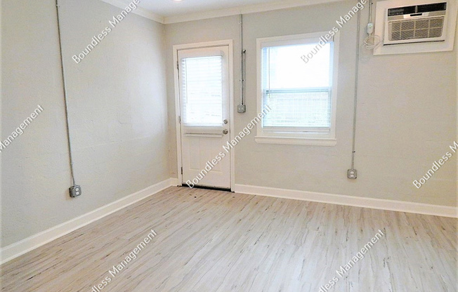 712 HIGHLAND AVE NE