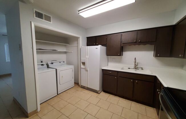 2 beds, 1 bath, $1,550, Unit 05