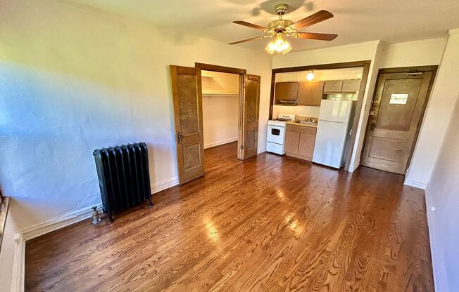 Studio, 1 bath, 320 sqft, $1,395, Unit 225-403