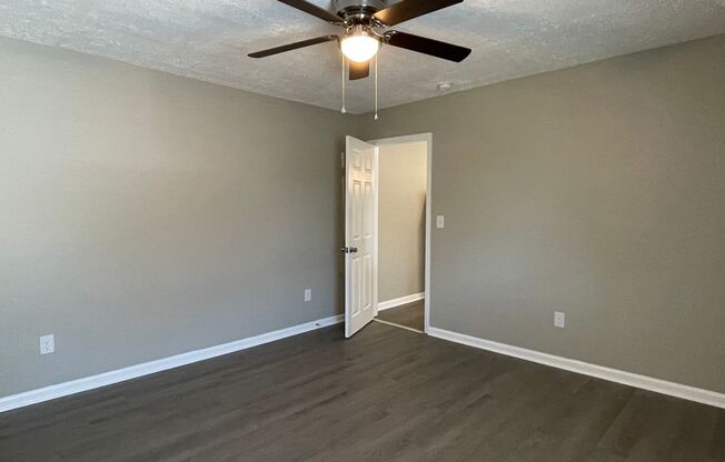 1 bed, 1 bath, 500 sqft, $700, Unit Unit 4