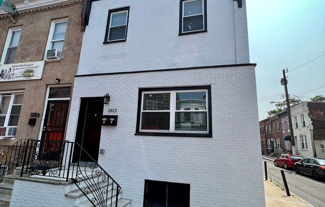 Newly Renovated 2-Bedroom Apartment in South Philadelphia! Available mid-September!