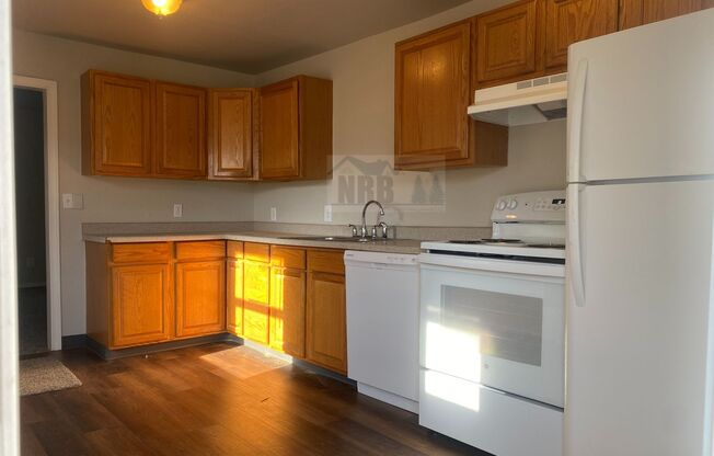 2 beds, 1 bath, $2,195