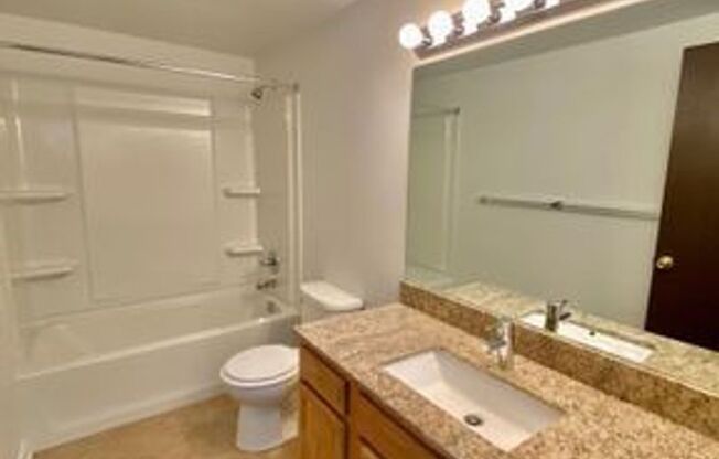 2 beds, 1 bath, 850 sqft, $1,345, Unit 810