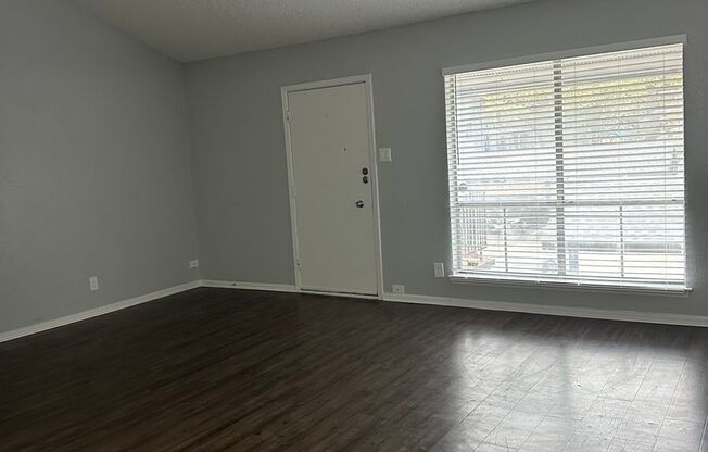 3 beds, 2 baths, 1,368 sqft, $1,249