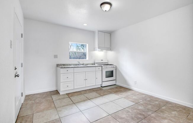 1659  W. Nicolet St.