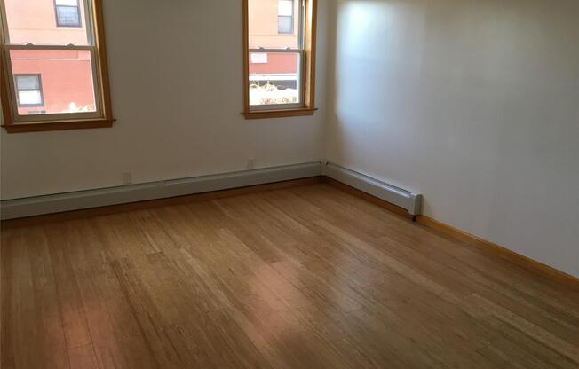 2128 E 70 ST