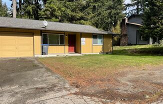 DUPLEX - 2 BED 1 BATH WITH 1 CAR GARAGE IN CENTRAL PORT ORCHARD!