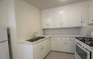 1 bed, 1 bath, 600 sqft, $895, Unit 100