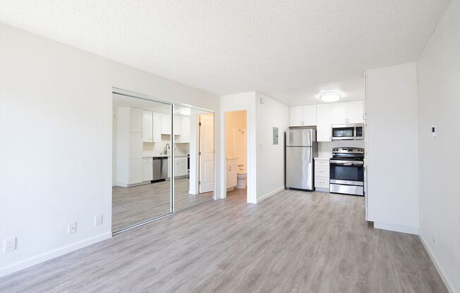 Studio, 1 bath, 329 sqft, $2,295, Unit 27-03