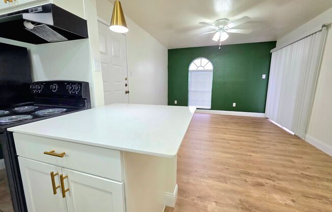 1 bed, 1 bath, 617 sqft, $899, Unit 1215