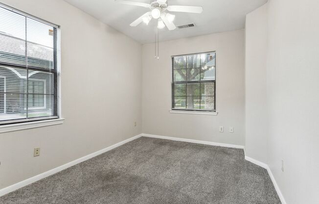 2 beds, 1 bath, 787 sqft, $1,310