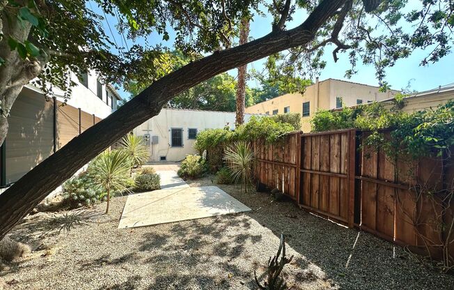 2 beds, 1 bath, 1,600 sqft, $3,850, Unit 1159 N Vista St