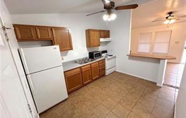 2 Bed / 1 Bath Duplex Unit In Killeen