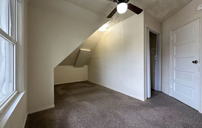 2 beds, 1 bath, 1,000 sqft, $1,095, Unit B