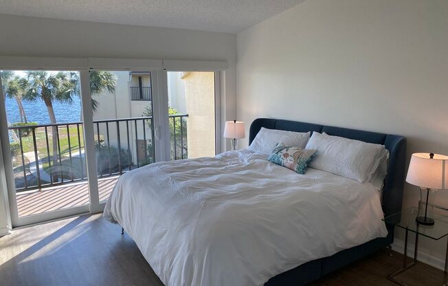 1 bed, 2 baths, $3,000, Unit Unit 208