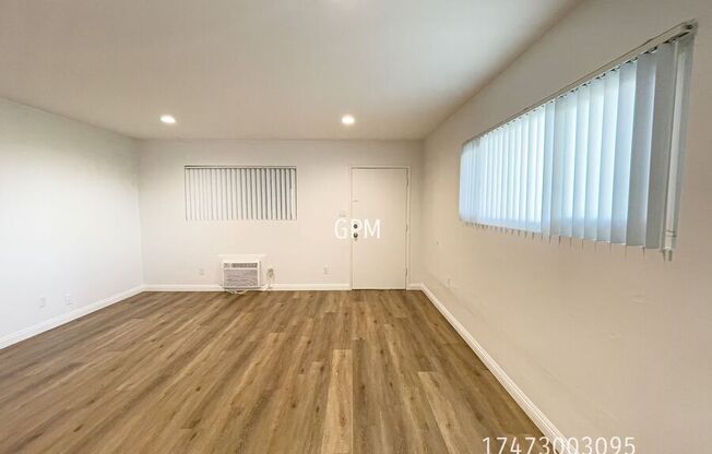 514 W HUNTINGTON DR