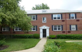 Top Floor 2BR, 1BA Garden Condo Near Ballston Metro