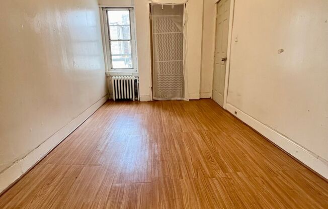 2 beds, 1 bath, $1,050