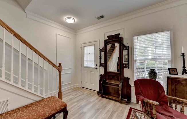 Gorgeous 2BR, 2.5BA Townhome in Roswell – Minutes from Alpharetta!