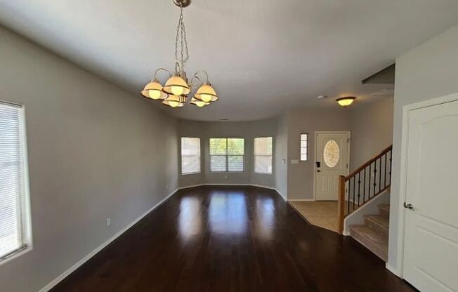 Large 3 BR 3BA Home 2950  sqft plus Loft