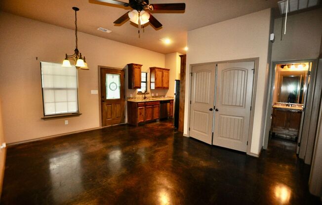 FOR LEASE - Nice 2 BR – 1 BA Unit in Triplex in Stephenville.  Five blocks to Tarleton State University!