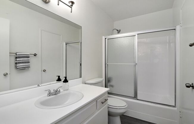 2 beds, 1.5 baths, 1,110 sqft, $2,895, Unit Unit 006