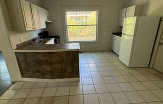 3 beds, 2 baths, $1,299