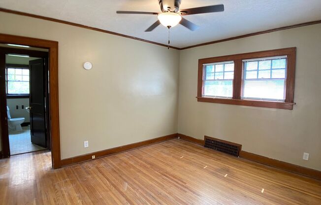 Short term lease available! 3Bed1Bath in Charming South Lincoln Neighborhood
