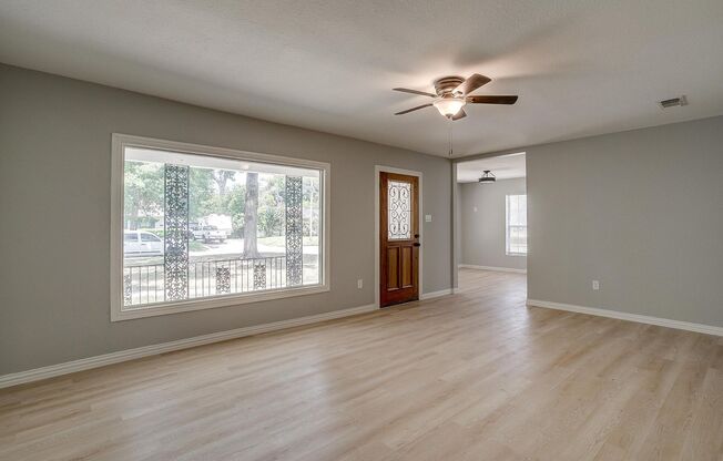 Remodeled Beautiful 3 Bed, 2 Bath Home in the Heart of River Oaks-  River Oaks ISD- 76114