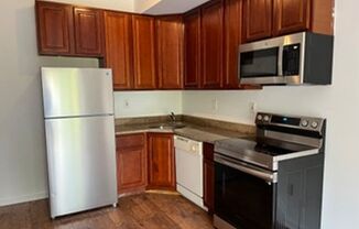 3 beds, 2 baths, $1,999, Unit 2nd Floor