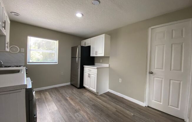 2 beds, 1 bath, 400 sqft, $1,075