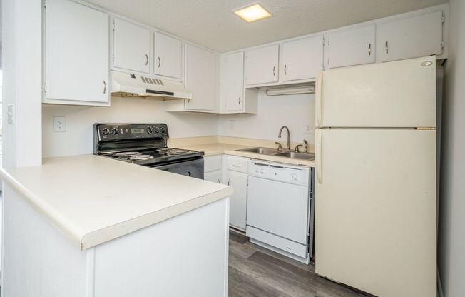 1 bed, 1 bath, 656 sqft, $895, Unit 8