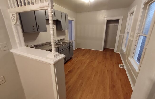 3 beds, 1 bath, $1,300, Unit 2