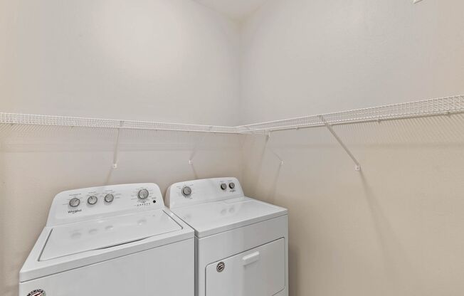 Studio, 1 bath, 639 sqft, $975, Unit 305