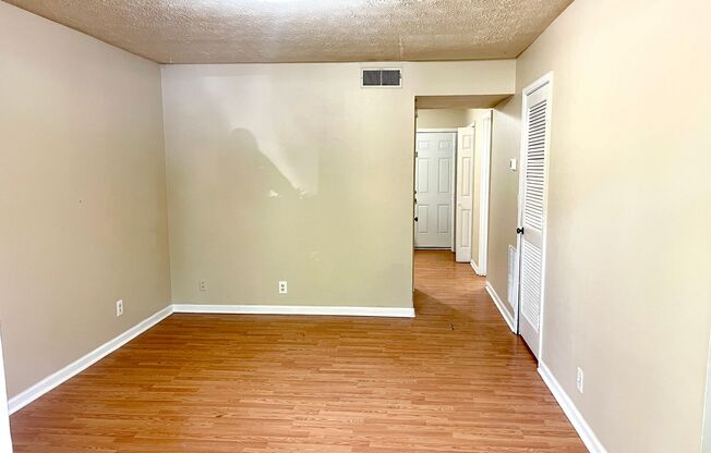 Welcome to the charming town of Fayetteville, GA, where you will find this cozy 2 bedroom, 2 bathroom townhome available for rent.